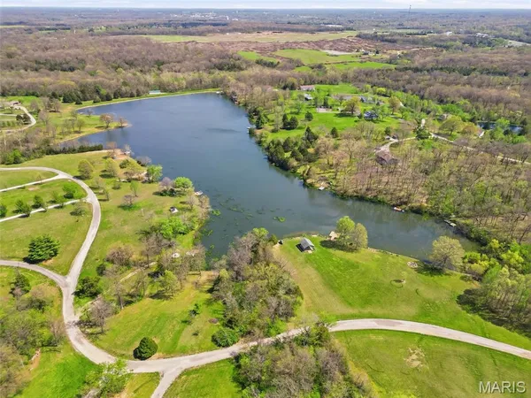 $700,000 | 22146 Glen Ellen Lane, Warrenton, MO 63383