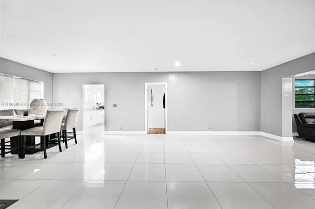a view of livingroom with furniture