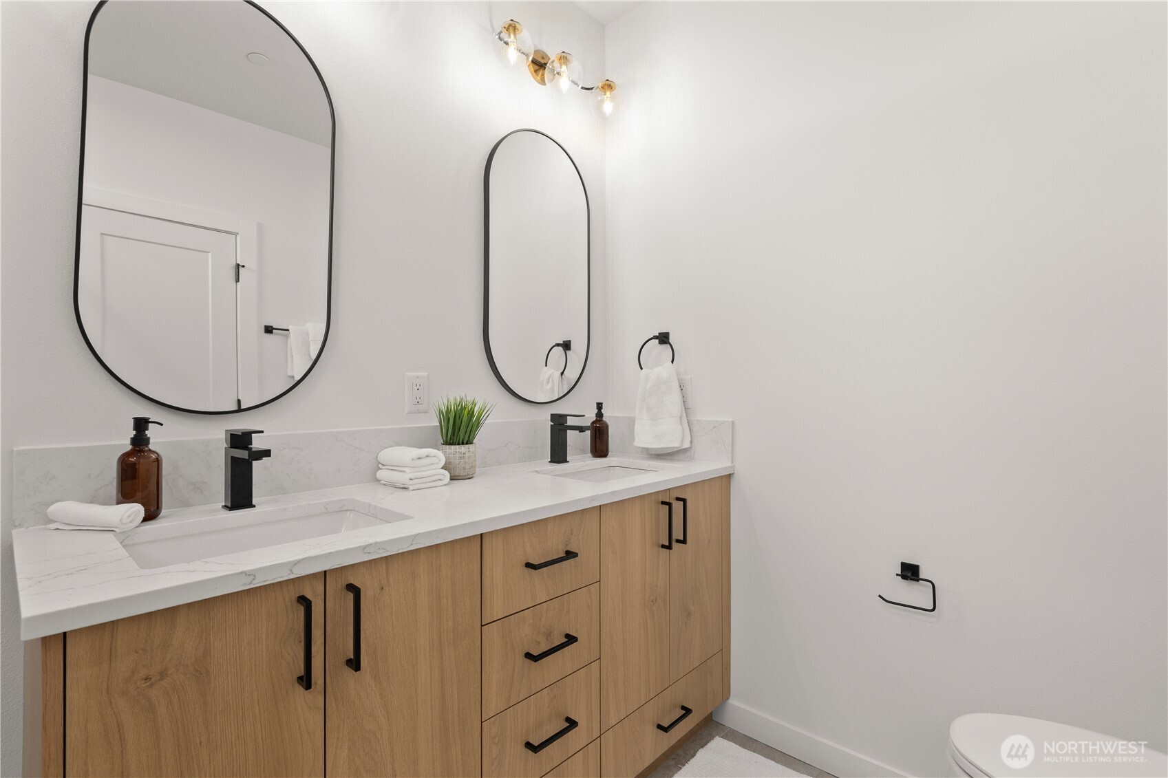 953 North 35th Street Seattle, WA 98103 - Photo 21 of 38