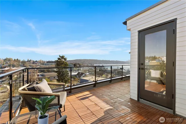 $1,120,000 | 953 North 35th Street, Seattle, WA 98103