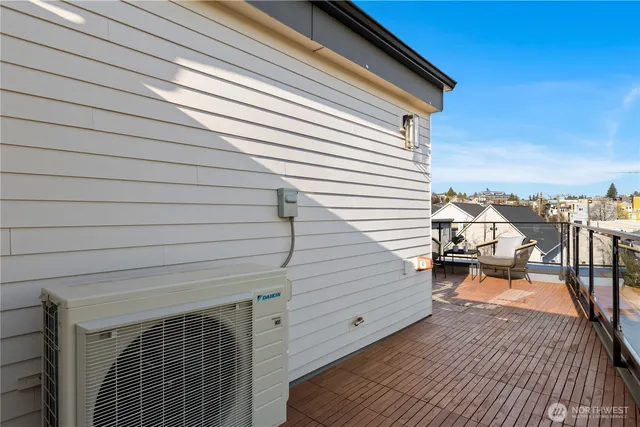 $1,120,000 | 953 North 35th Street, Seattle, WA 98103