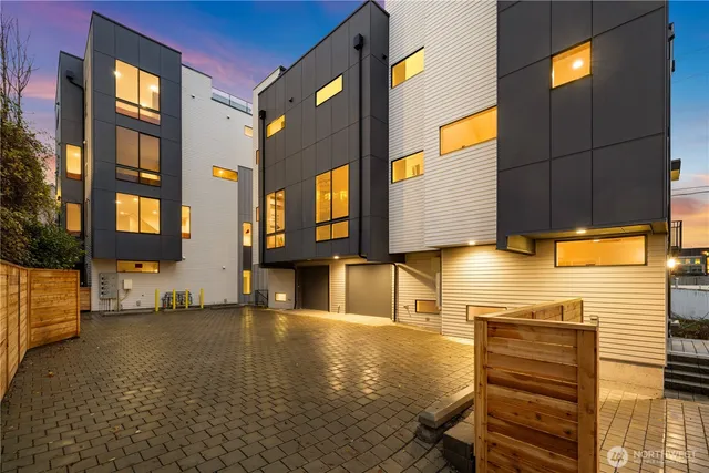 $1,120,000 | 953 North 35th Street, Seattle, WA 98103