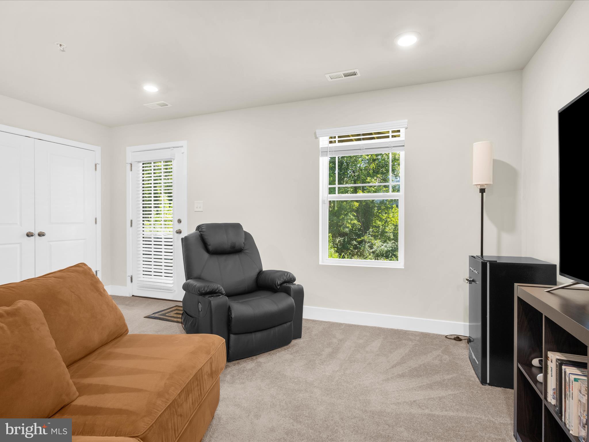 2324 Woodlands Road Baltimore, MD 21244 - Photo 22 of 44 a living room with furniture and a window
