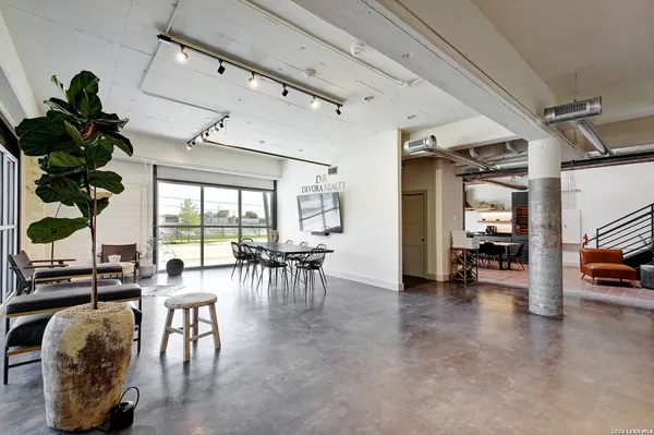 $3,790 | 215 Coca-Cola Place, Unit 215, San Antonio, TX 78220
