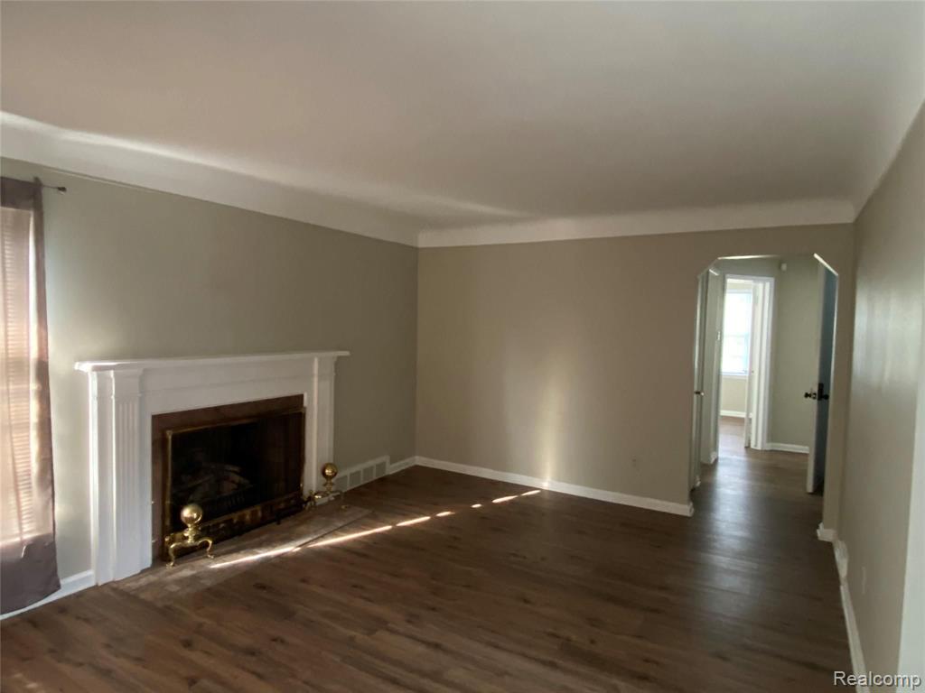 21325 Newcastle Road Harper Woods, MI 48225 - Photo 5 of 23