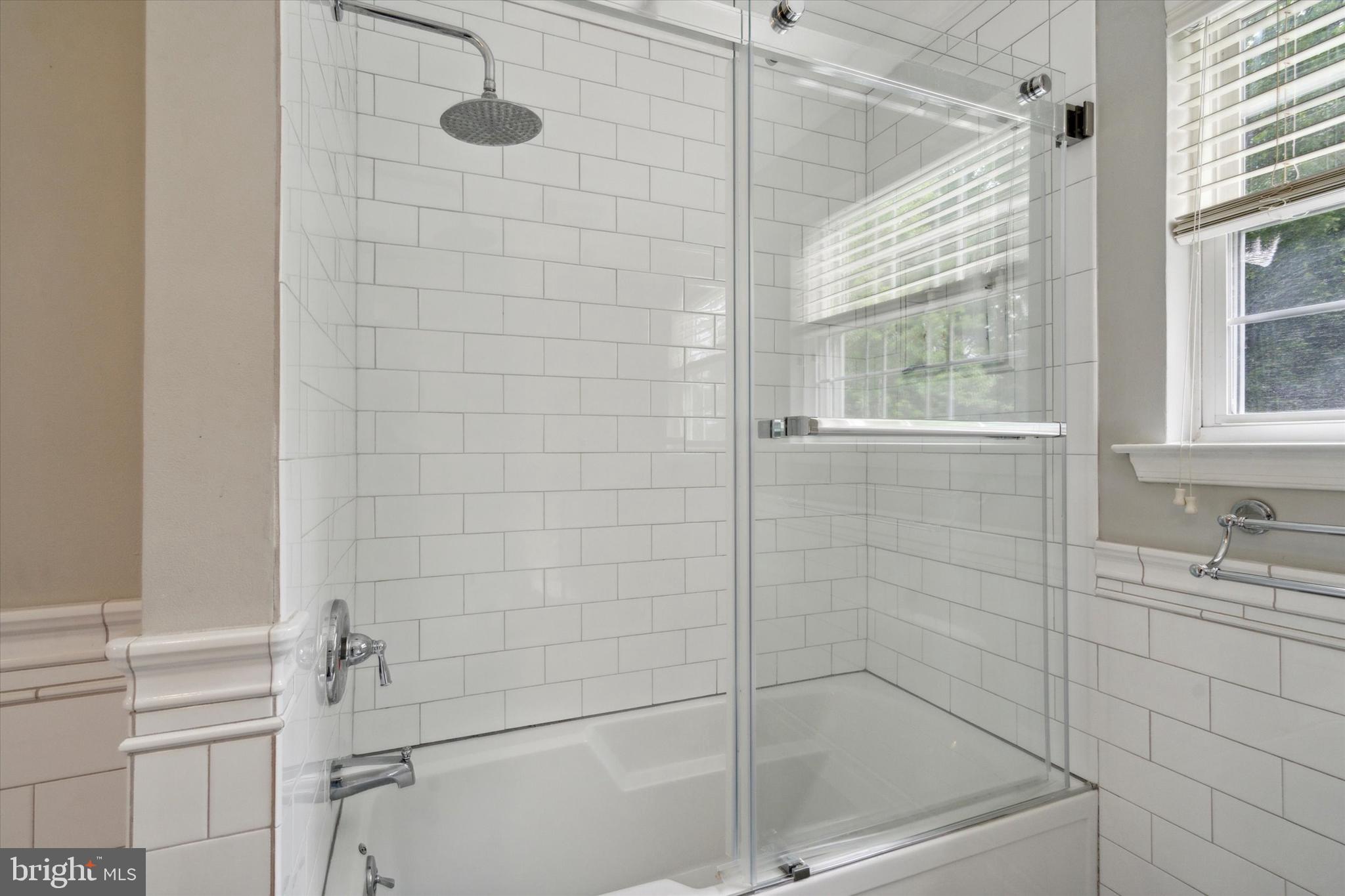 32 Dorothy Drive Sewell, NJ 08080 - Photo 26 of 40 Full Bath Upstairs