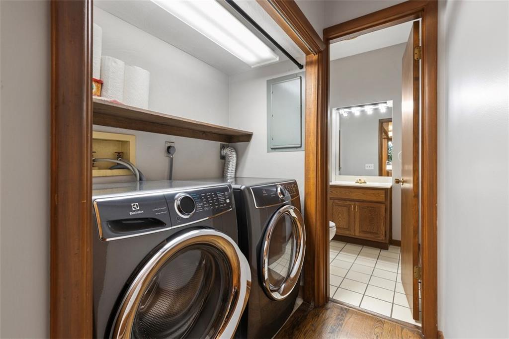 6109 Fifth Avenue, Unit 2 Pittsburgh, PA 15232 - Photo 24 of 31 a utility room with dryer and washer