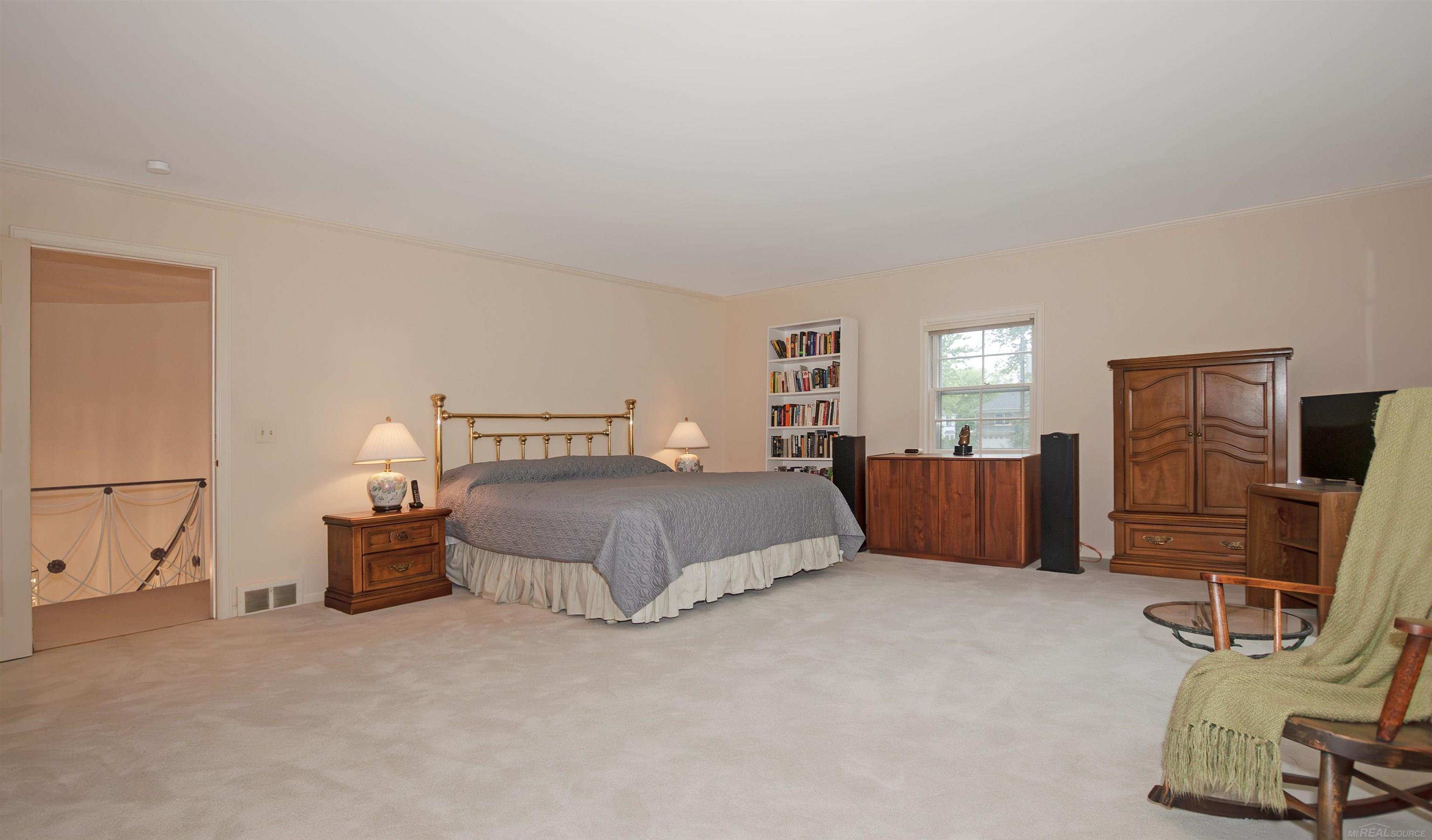 570 Oxford Road Grosse Pointe, MI 48236 - Photo 43 of 99 50141978-5f6fb8bc-bb68-4fe5-a044-a71233bd9d93.JPG