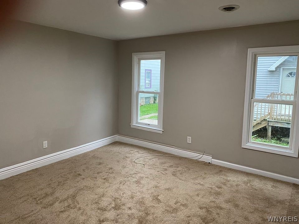 227 14th Street Buffalo, NY 14213 - Photo 12 of 34