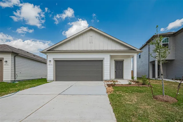 $2,050 | 8510 Ora Mdws Drive, Richmond, TX 77469