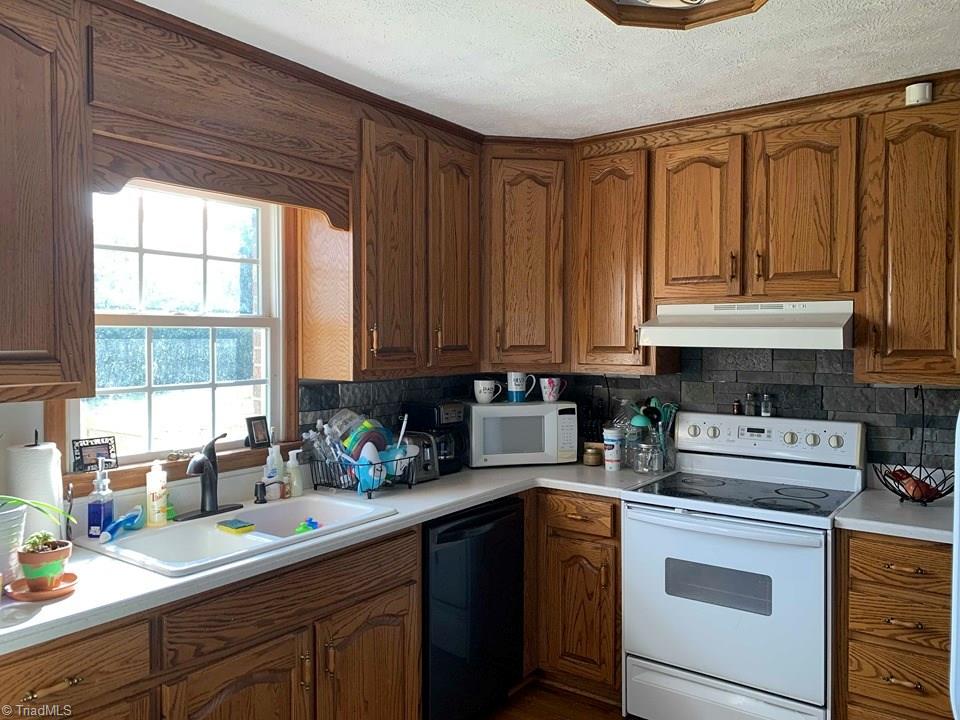 311 Athey Simmons Road Mount Airy, NC 27030 - Photo 7 of 25 Gallery Image 7