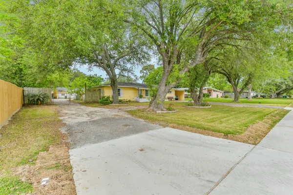 $209,000 | 1732 Highway 3, La Marque, TX 77568