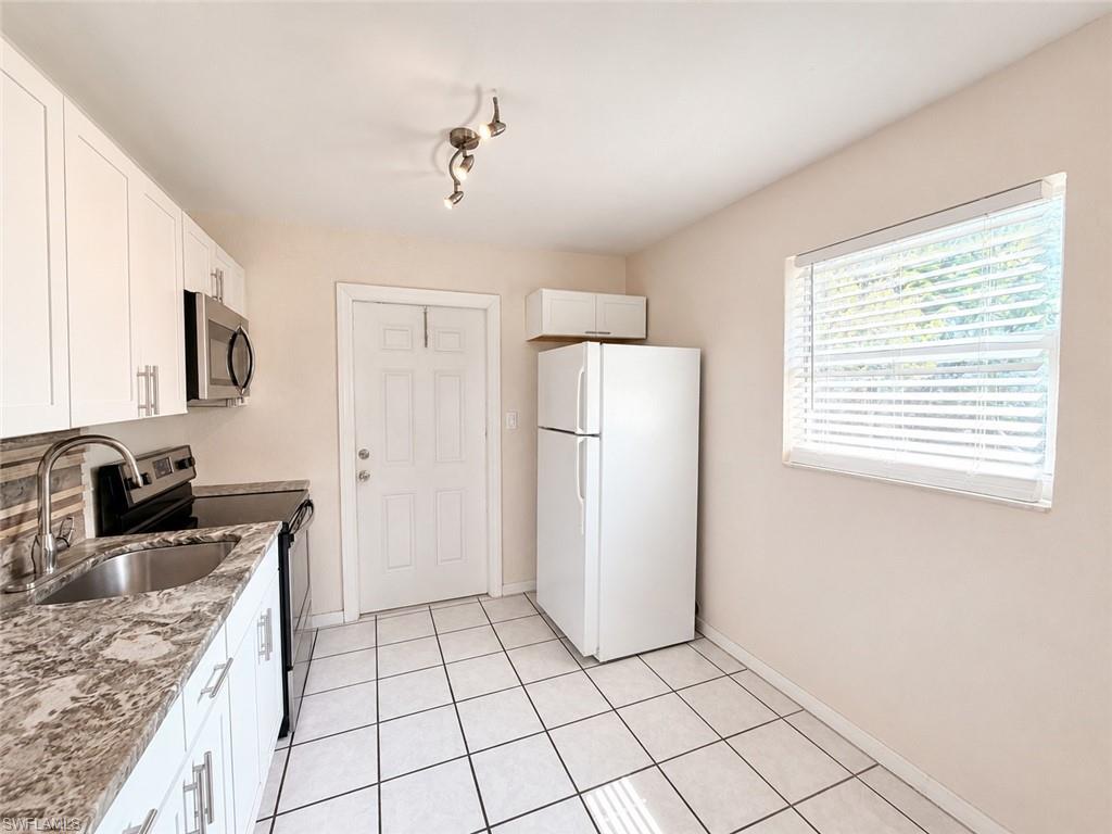 2485 Bayside Street Naples, FL 34112 - Photo 6 of 24