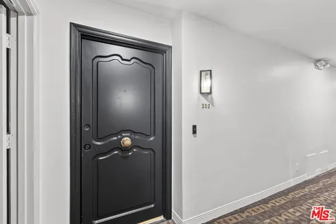 $628,000 | 6752 Hillpark Drive, Unit 202, Los Angeles, CA 90068