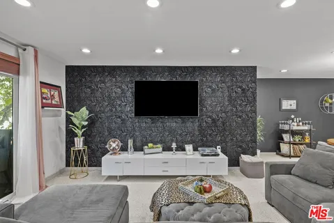 $628,000 | 6752 Hillpark Drive, Unit 202, Los Angeles, CA 90068