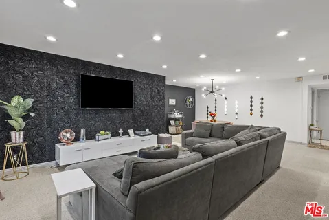 $628,000 | 6752 Hillpark Drive, Unit 202, Los Angeles, CA 90068