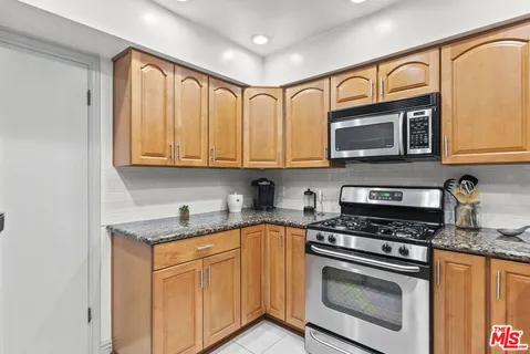 $628,000 | 6752 Hillpark Drive, Unit 202, Los Angeles, CA 90068