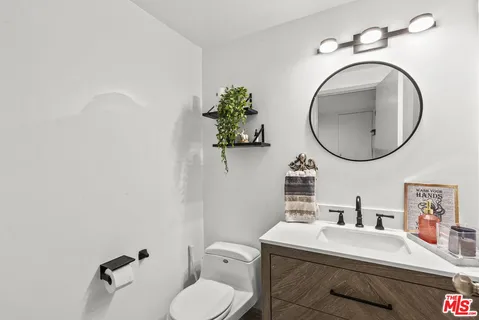$628,000 | 6752 Hillpark Drive, Unit 202, Los Angeles, CA 90068
