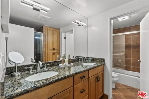 $628,000 | 6752 Hillpark Drive, Unit 202, Los Angeles, CA 90068