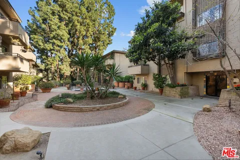 $628,000 | 6752 Hillpark Drive, Unit 202, Los Angeles, CA 90068