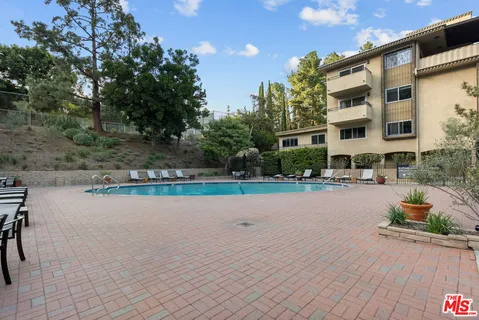 $628,000 | 6752 Hillpark Drive, Unit 202, Los Angeles, CA 90068