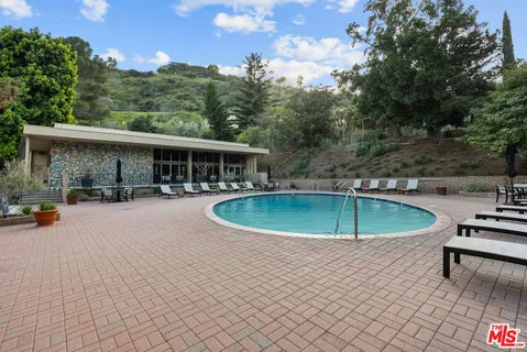 $628,000 | 6752 Hillpark Drive, Unit 202, Los Angeles, CA 90068