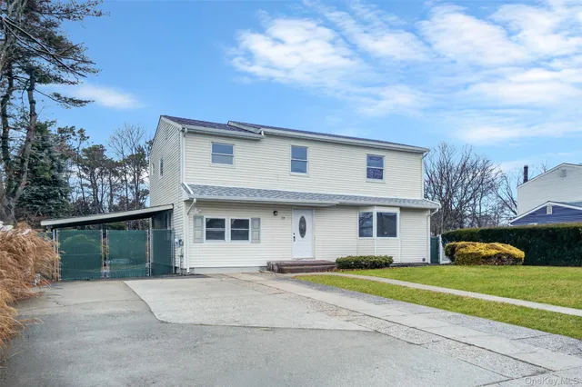 $699,998 | 39 2nd Place, Central Islip, NY 11722