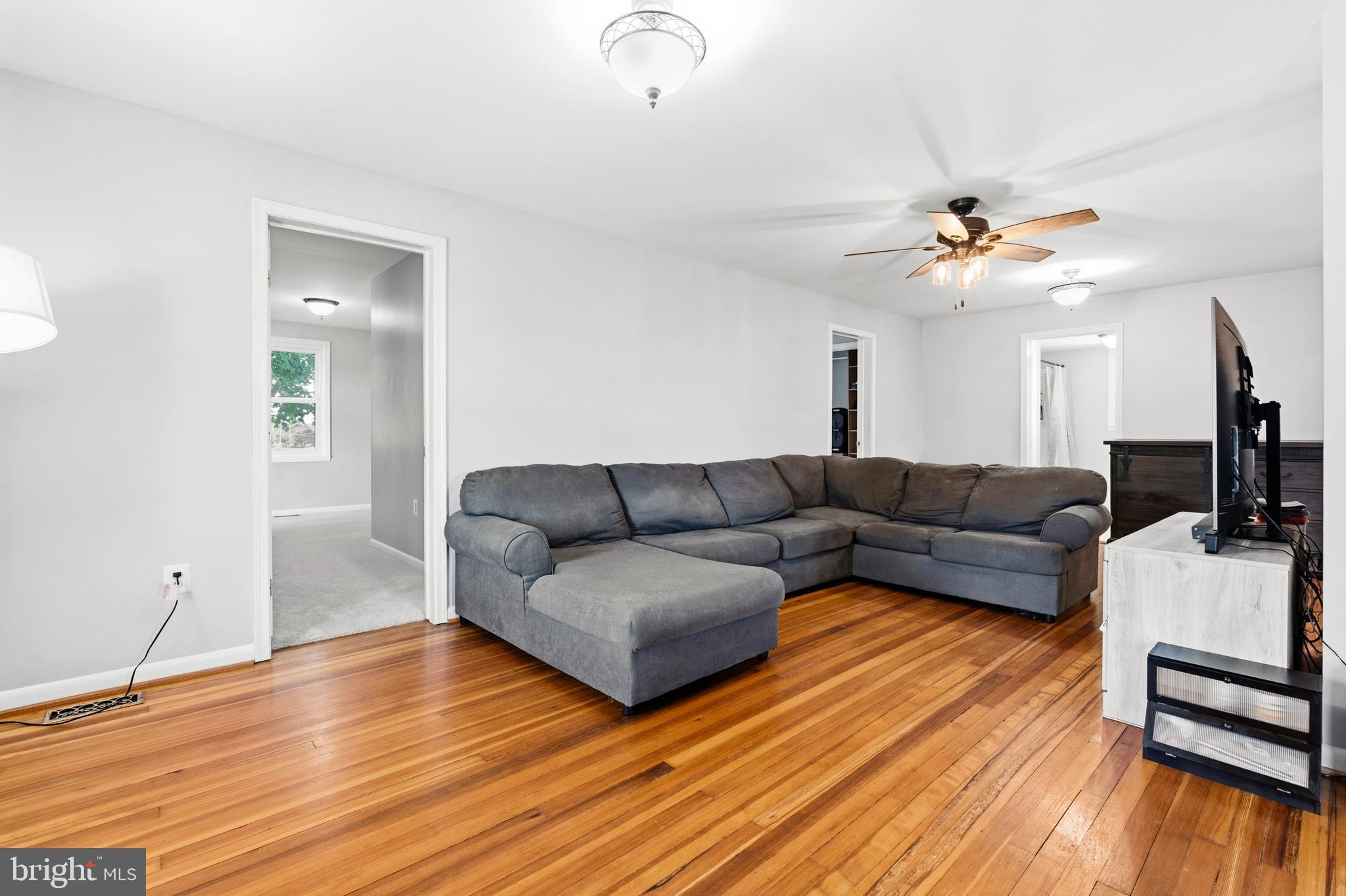 3033 Sykesville Road Westminster, MD 21157 - Photo 5 of 44