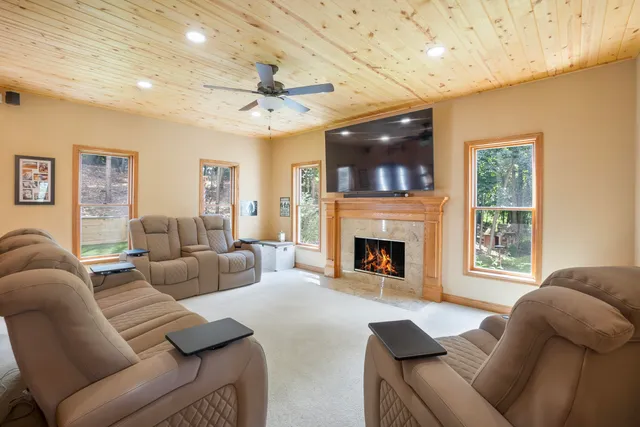 $769,000 | 487 Schraufnagel Drive, Erin, WI 53029