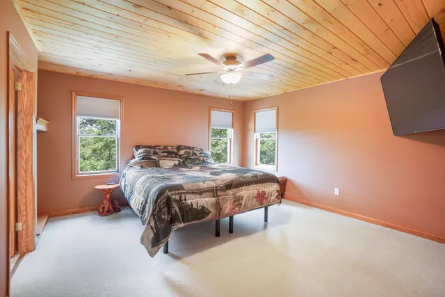 $769,000 | 487 Schraufnagel Drive, Erin, WI 53029