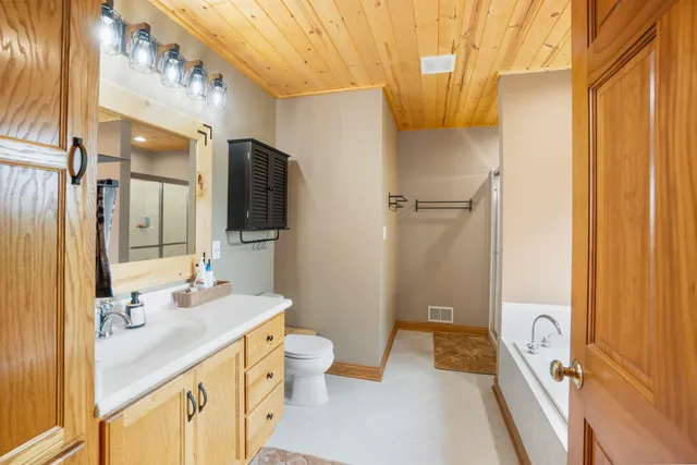 $769,000 | 487 Schraufnagel Drive, Erin, WI 53029