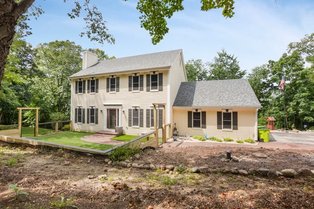 $769,000 | 487 Schraufnagel Drive, Erin, WI 53029