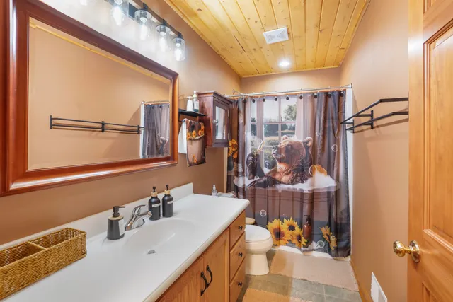 $769,000 | 487 Schraufnagel Drive, Erin, WI 53029