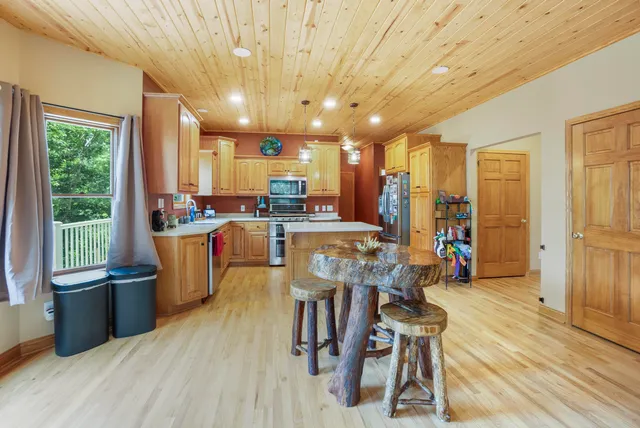 $769,000 | 487 Schraufnagel Drive, Erin, WI 53029