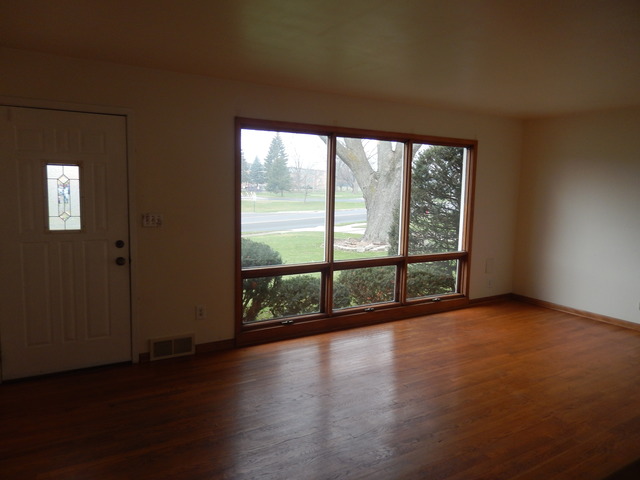 597 Nash Road Crystal Lake, IL 60014 - Photo 4 of 14