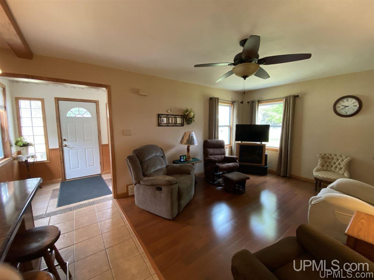 716 Roosevelt Road Niagara, WI 54151 - Photo 4 of 20 Gallery Image 4