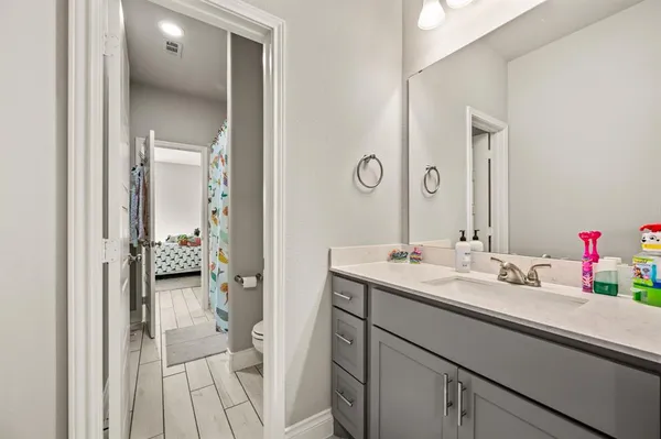 a en suite bathroom with a sink and a mirror