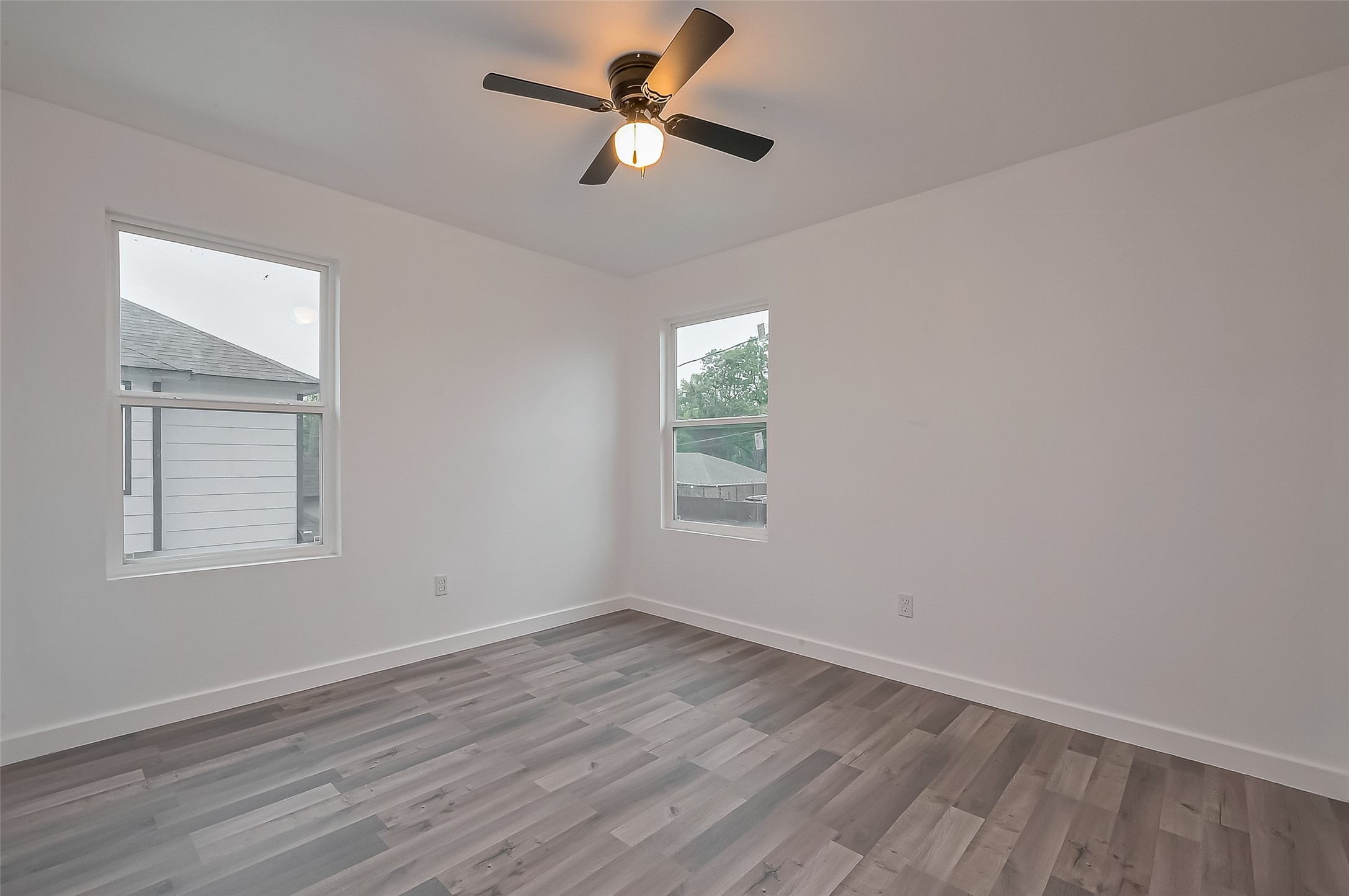 9005 Hilda Street Houston, TX 77033 - Photo 9 of 17