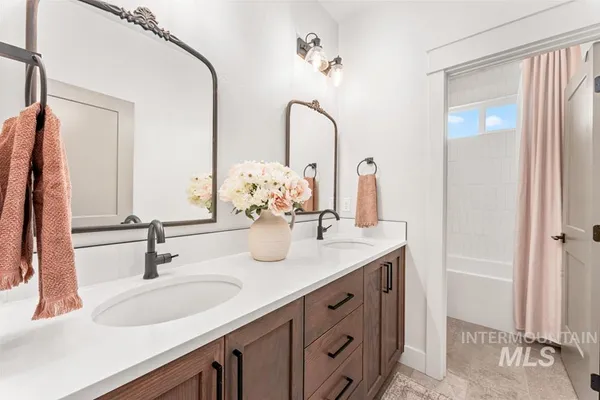 $1,195,000 | 6981 North Maplestone Avenue, Meridian, ID 83646
