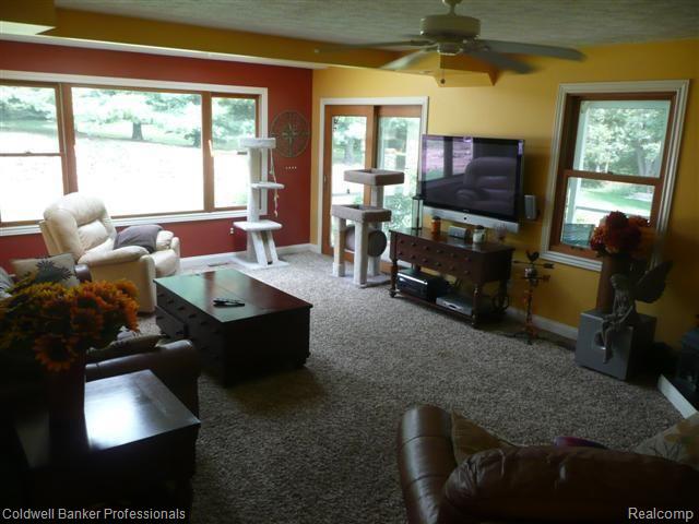 6260 Shappie Road Clarkston, MI 48348 - Photo 14 of 25 Nice Family Room