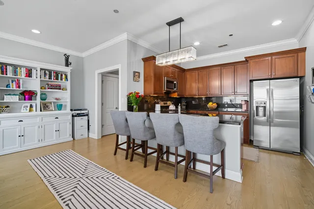 $359,000 | 2801 North Oakley Avenue, Unit 202, Chicago, IL 60618