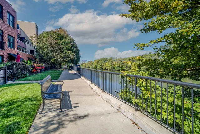 $359,000 | 2801 North Oakley Avenue, Unit 202, Chicago, IL 60618