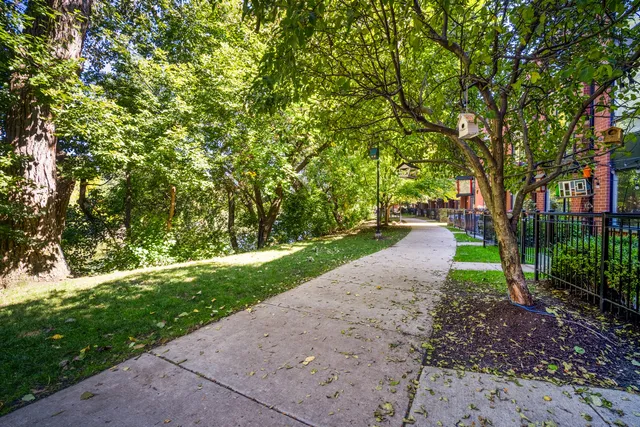 $359,000 | 2801 North Oakley Avenue, Unit 202, Chicago, IL 60618