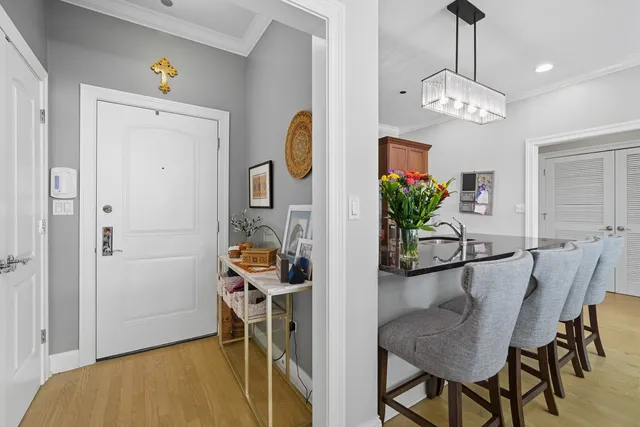 $359,000 | 2801 North Oakley Avenue, Unit 202, Chicago, IL 60618