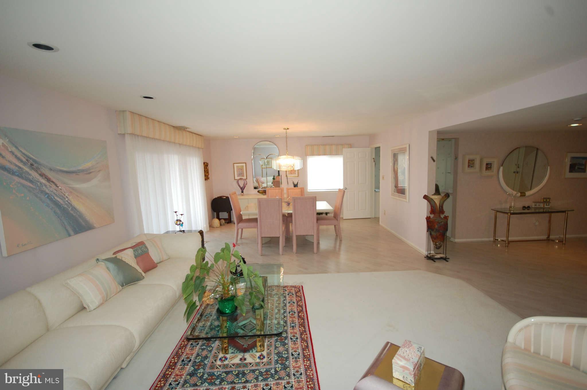 2903 Fallstaff Road, Unit 508 Baltimore, MD 21209 - Photo 3 of 21 Living Room
