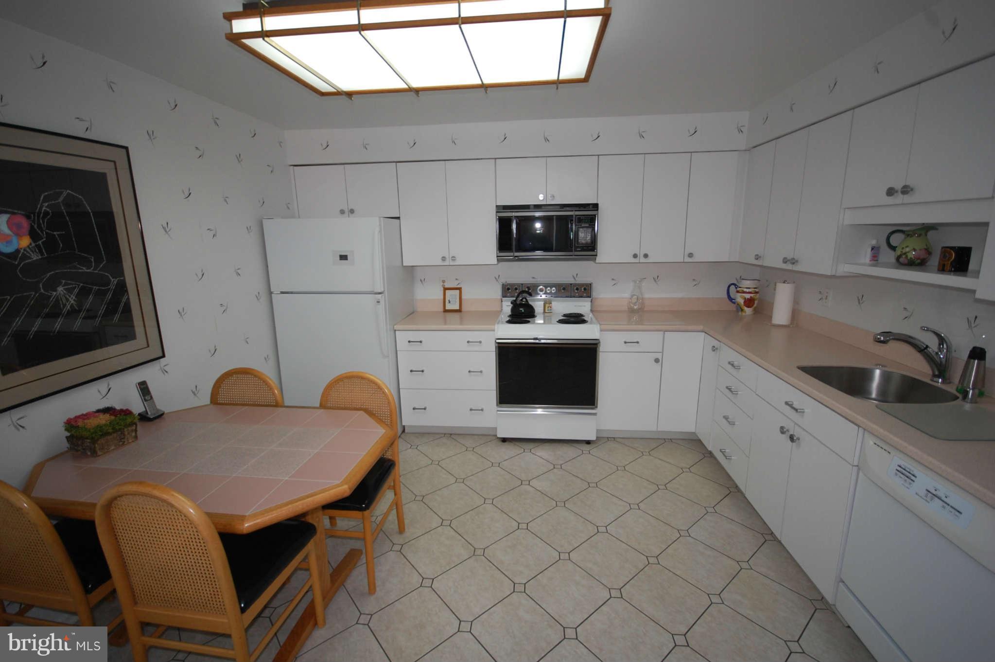 2903 Fallstaff Road, Unit 508 Baltimore, MD 21209 - Photo 8 of 21 Kitchen