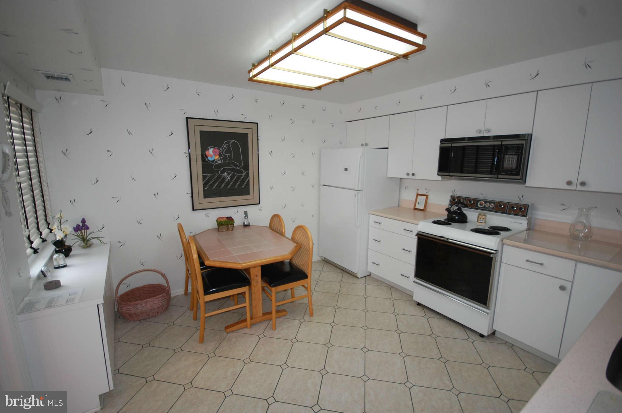 2903 Fallstaff Road, Unit 508 Baltimore, MD 21209 - Photo 9 of 21 Kitchen