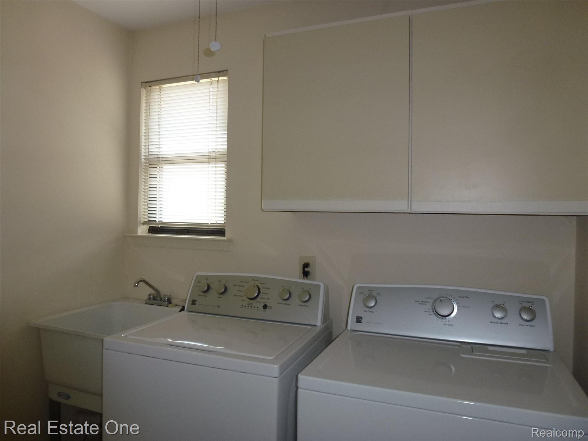 570 Tennyson, Unit 78 Rochester, MI 48307 - Photo 20 of 35 P1060965 14.JPG
