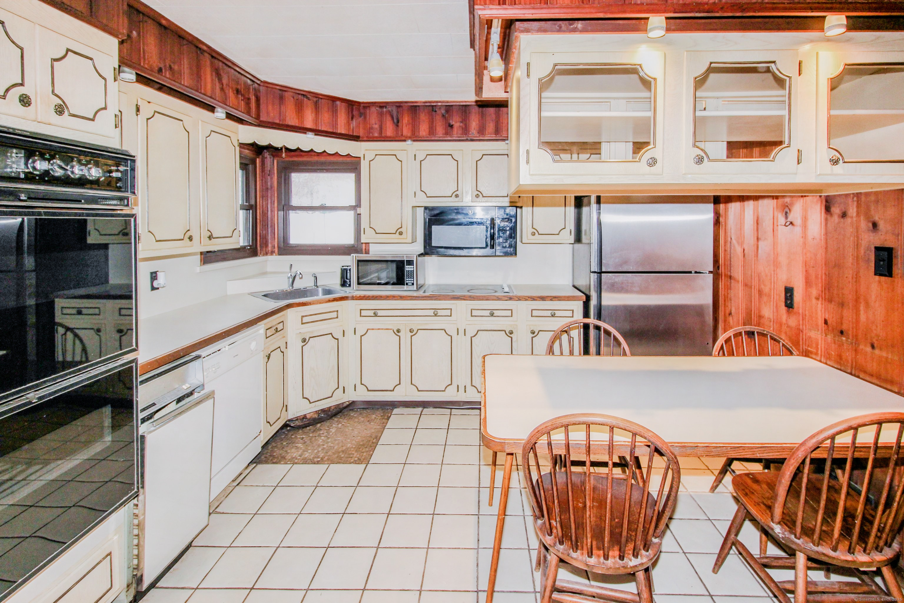 279 Candlewood Lake Road Brookfield, CT 06804 - Photo 13 of 40
