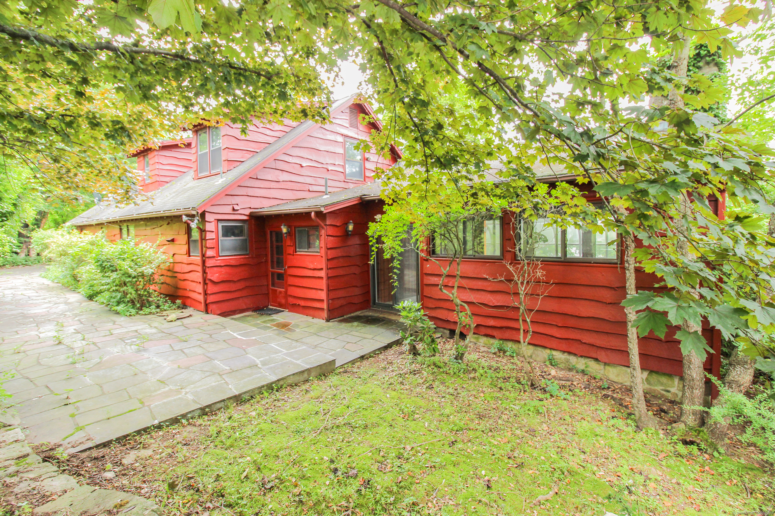 279 Candlewood Lake Road Brookfield, CT 06804 - Photo 31 of 40 a backyard of a house with oven and wooden fence